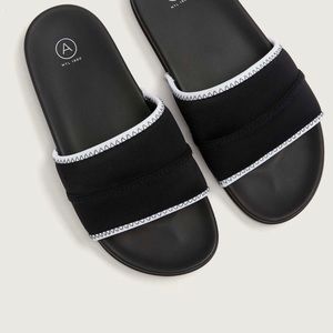 🆕 Black Pool Slide Sandal 9W Addition Elle